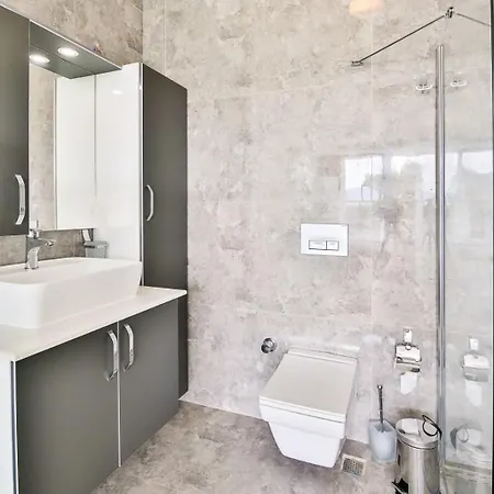 Eda Villa *